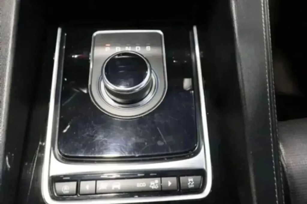 2020 Jaguar F-PACE Image 22