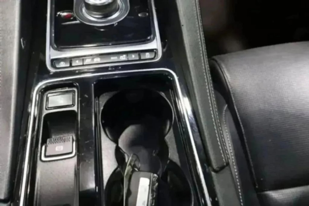 2020 Jaguar F-PACE Image 23