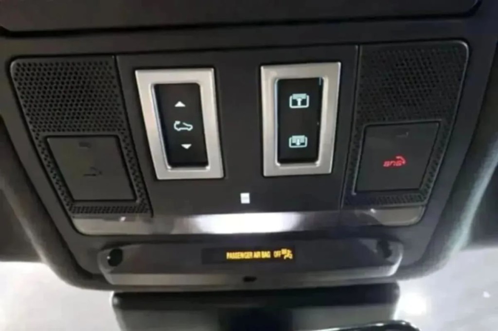 2020 Jaguar F-PACE Image 27