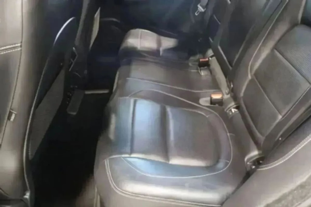 2020 Jaguar F-PACE Image 33