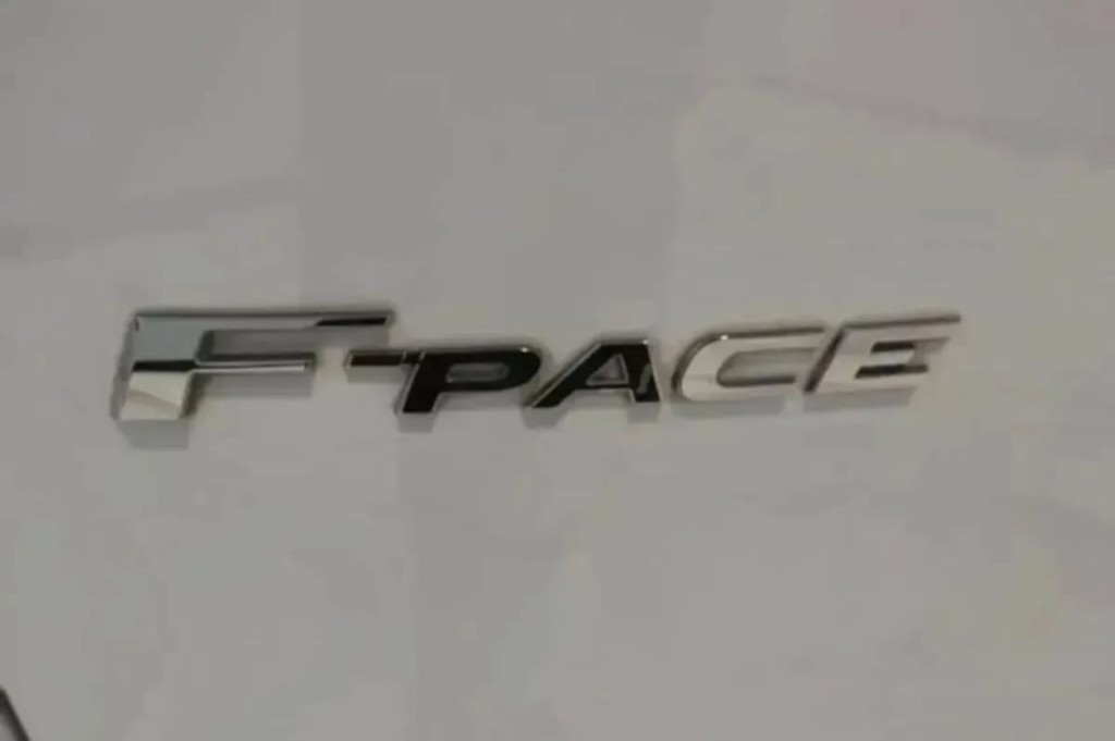 2020 Jaguar F-PACE Image 35