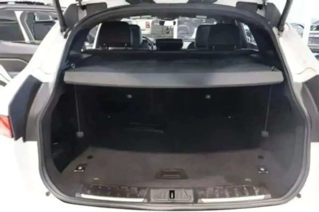 2020 Jaguar F-PACE Image 37