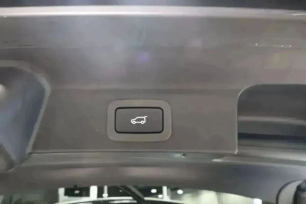 2020 Jaguar F-PACE Image 38