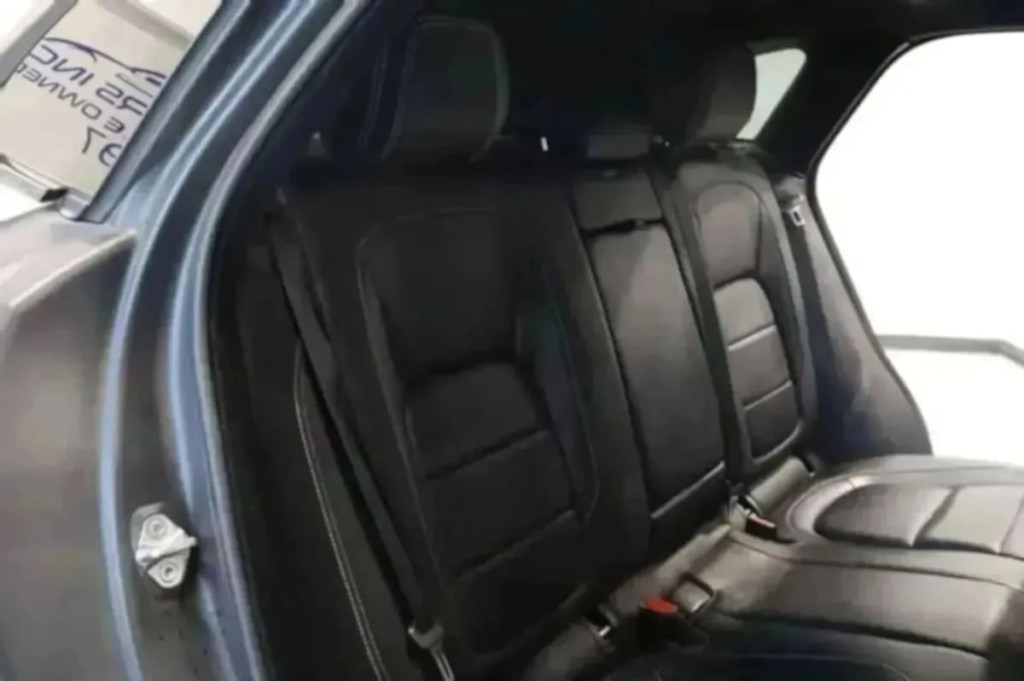 2020 Jaguar F-PACE Image 39