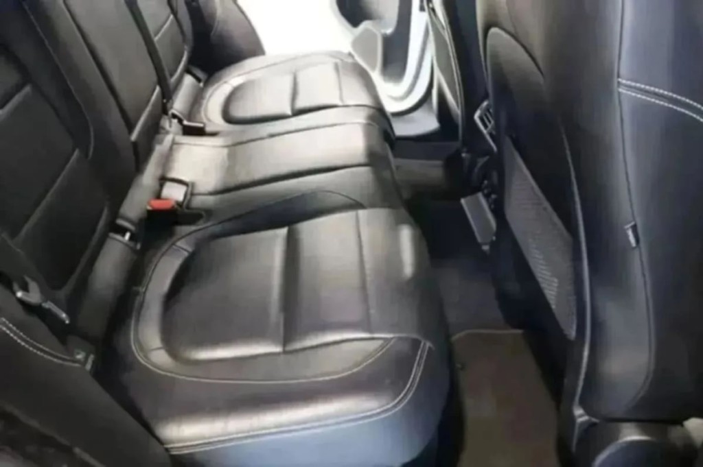 2020 Jaguar F-PACE Image 40