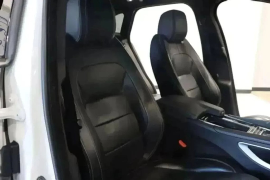 2020 Jaguar F-PACE Image 43