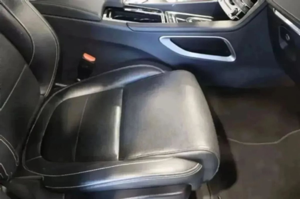 2020 Jaguar F-PACE Image 44