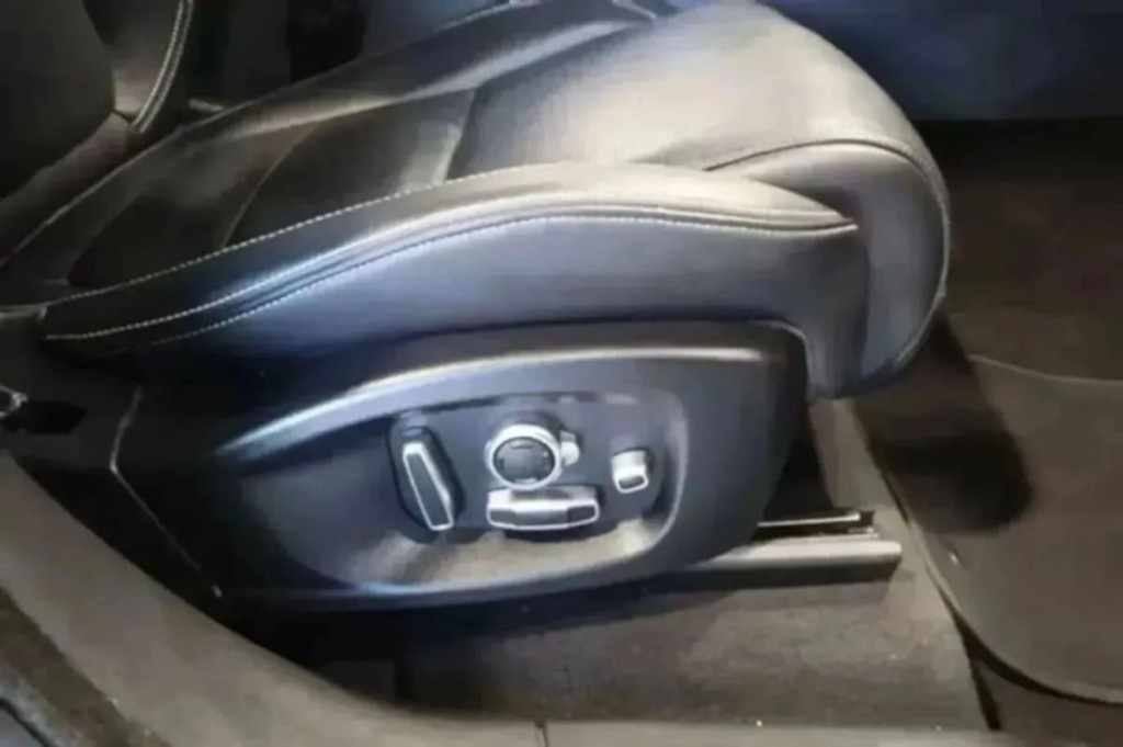 2020 Jaguar F-PACE Image 45