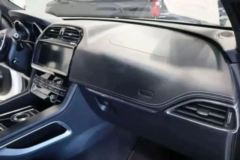 2020 Jaguar F-PACE Image 46