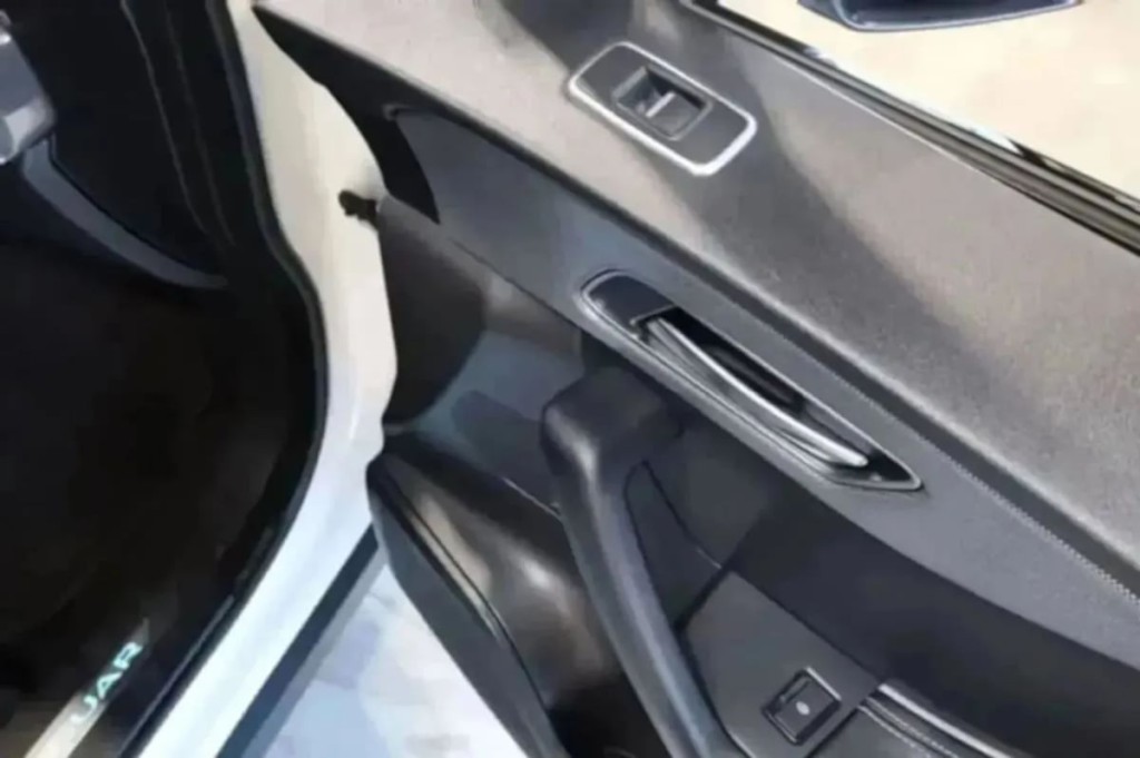 2020 Jaguar F-PACE Image 48