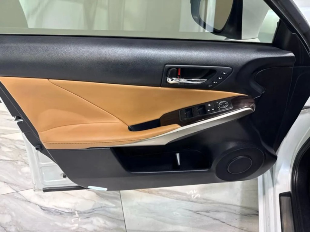 2014 Lexus IS 250 Image 12