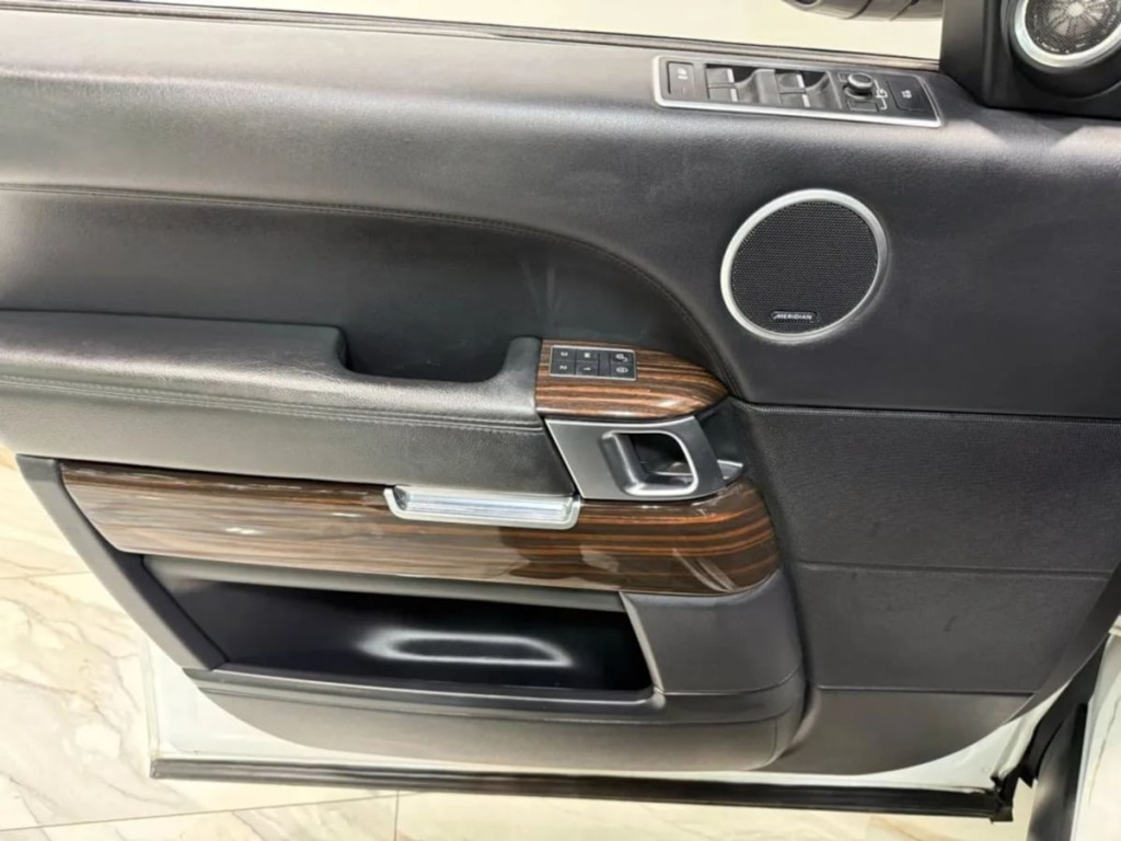 2016 Land Rover Range Rover Image 12