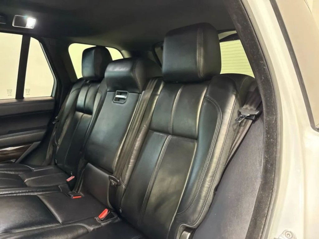 2016 Land Rover Range Rover Image 25