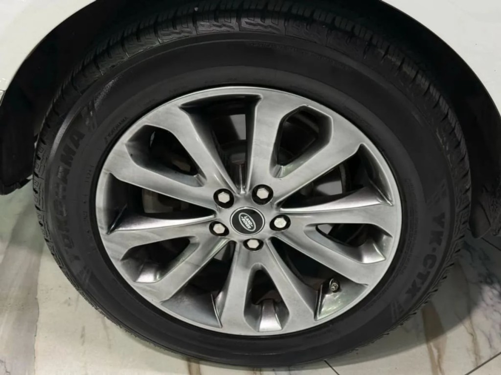 2016 Land Rover Range Rover Image 31