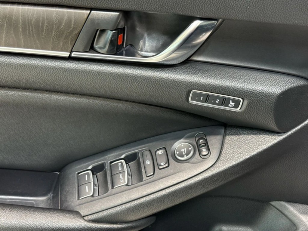 2019 Honda Accord Image 13