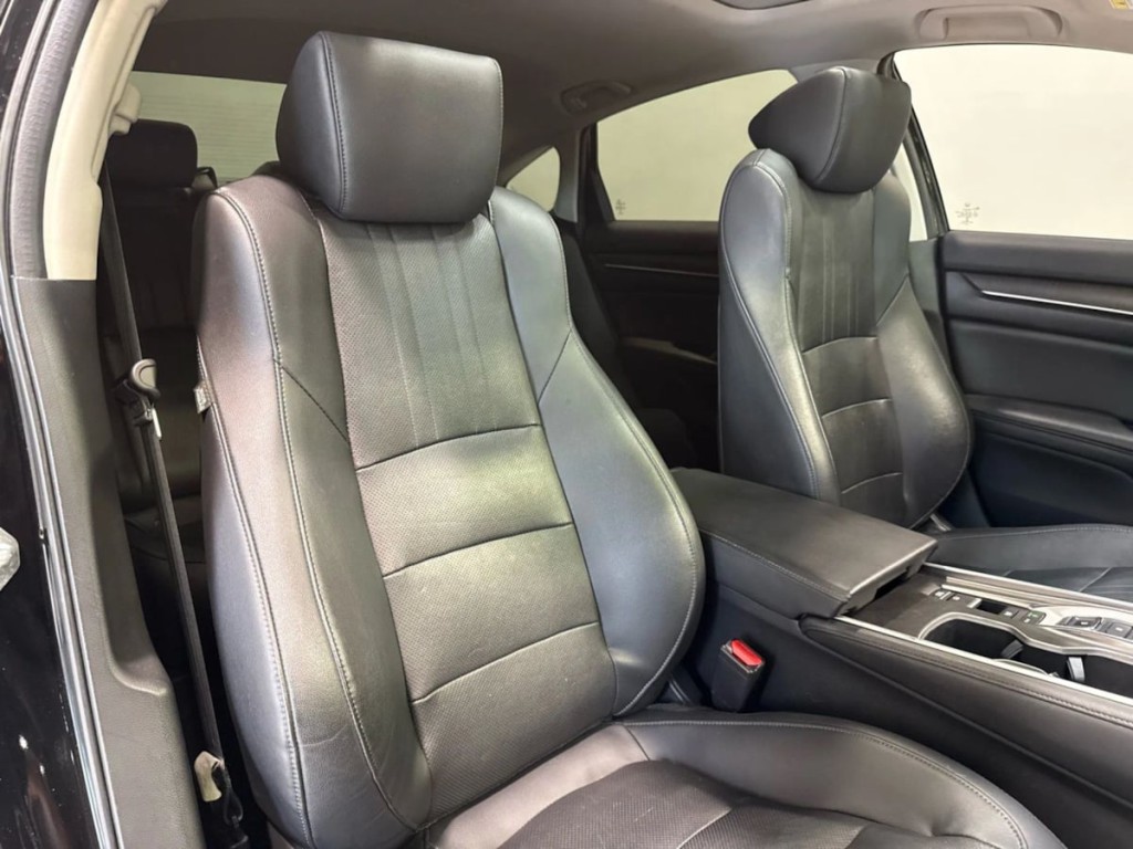 2019 Honda Accord Image 25