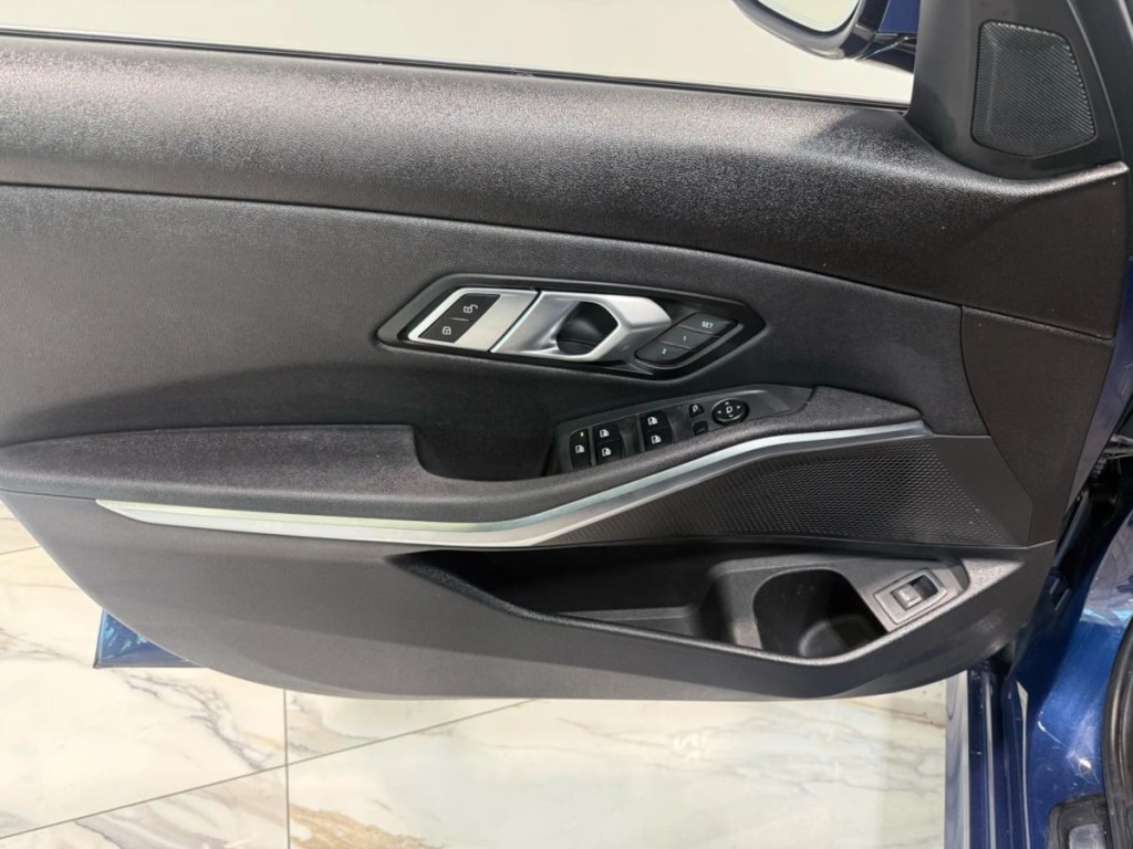 2021 BMW 3 Series Image 12