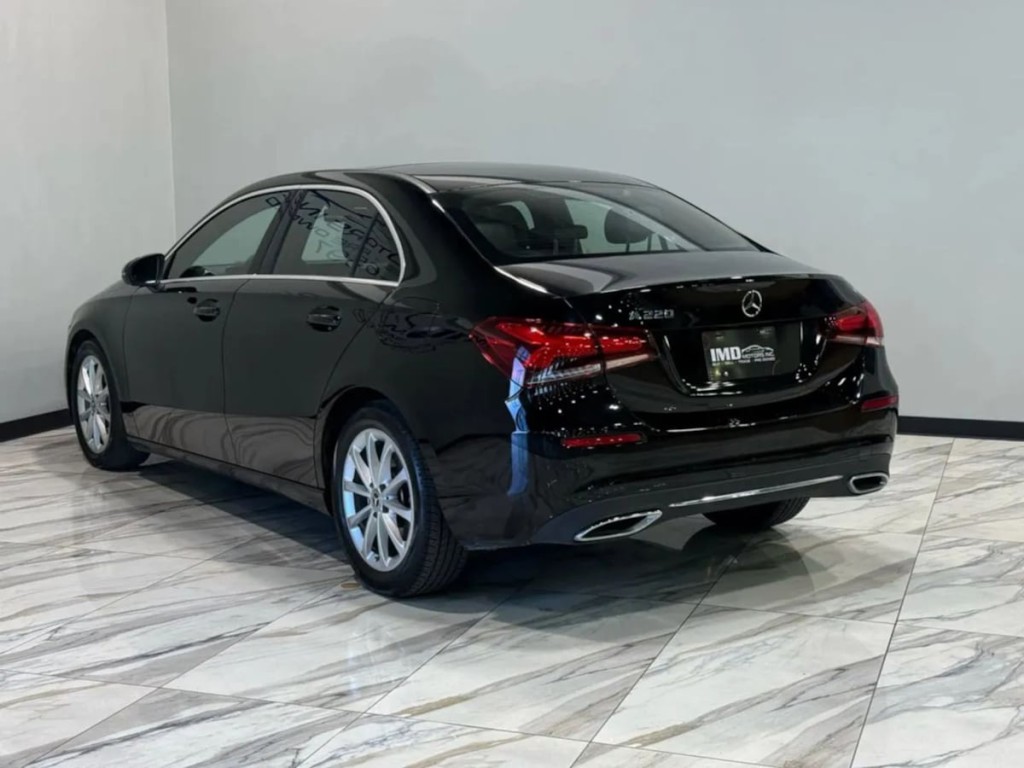 2022 Mercedes-Benz A 220 Image 8