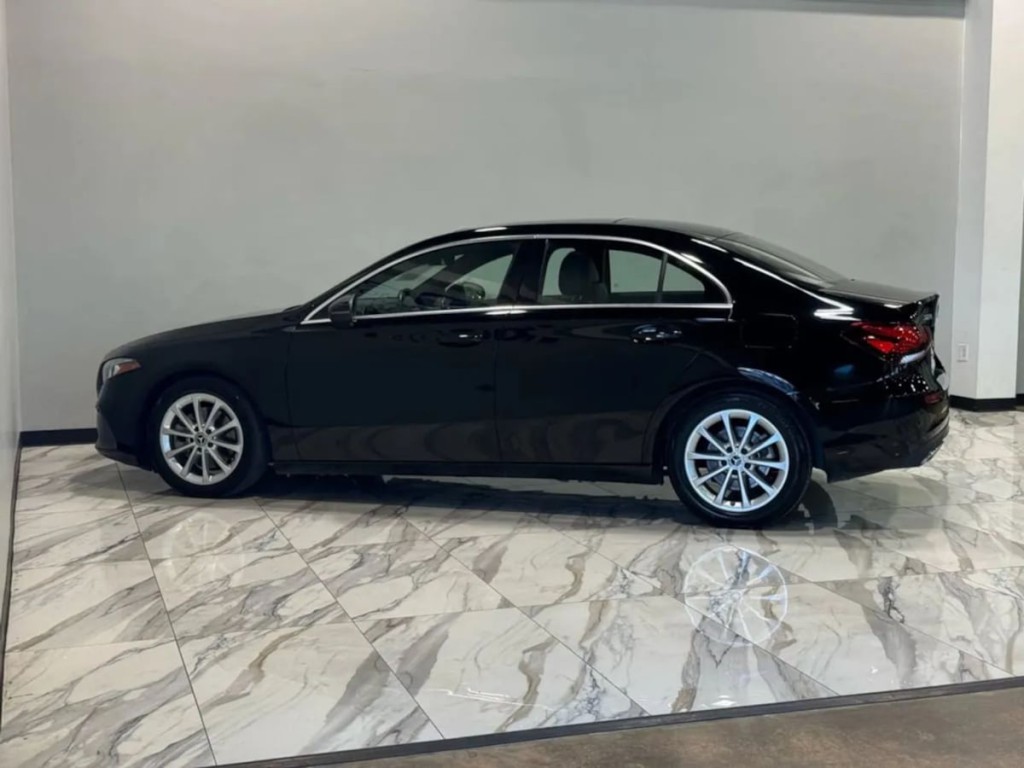 2022 Mercedes-Benz A 220 Image 9