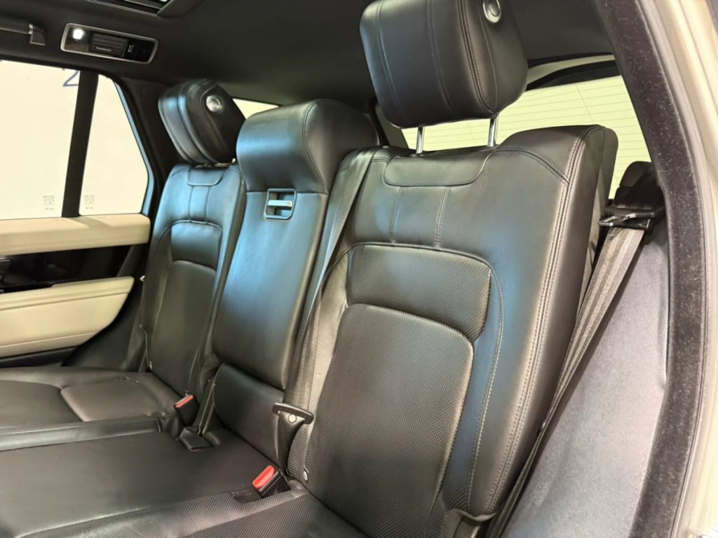 2020 Land Rover Range Rover Image 25