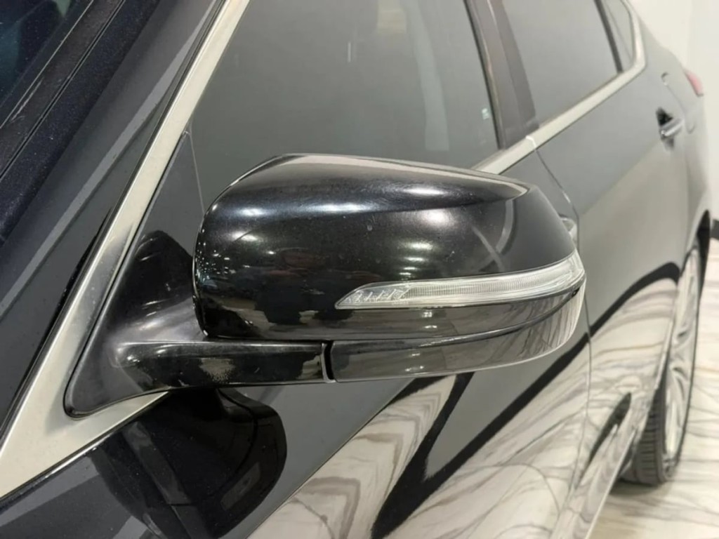 2017 Genesis G80 Image 10