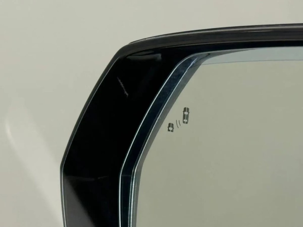 2017 Genesis G80 Image 11