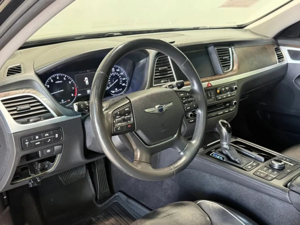 2017 Genesis G80 Image 14