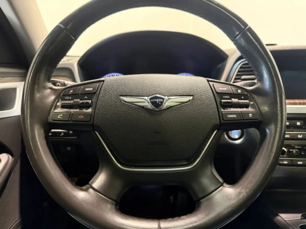 2017 Genesis G80 Image 15