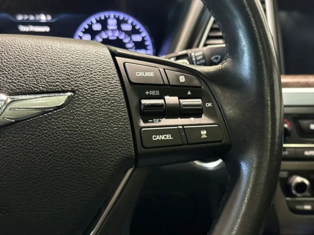 2017 Genesis G80 Image 17