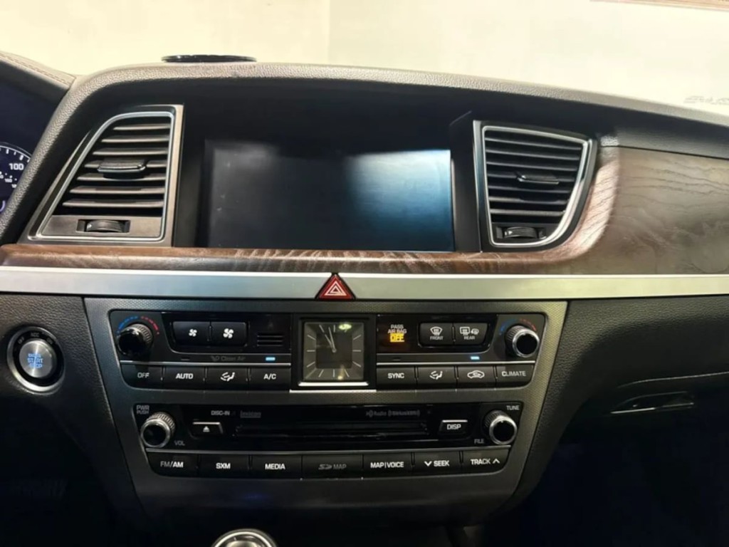 2017 Genesis G80 Image 20