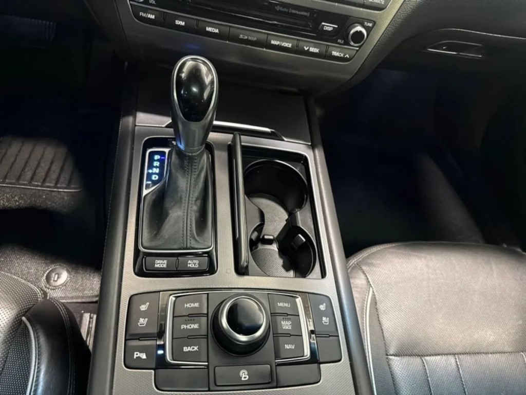 2017 Genesis G80 Image 21