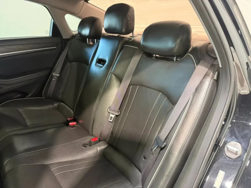 2017 Genesis G80 Image 24