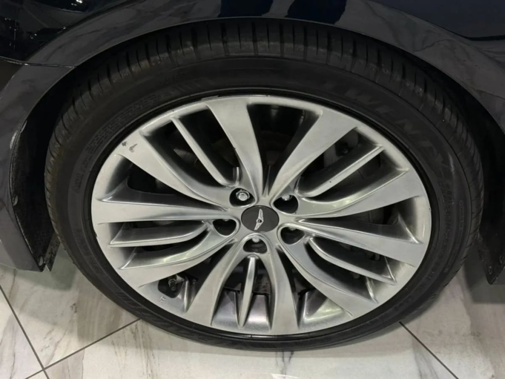 2017 Genesis G80 Image 31