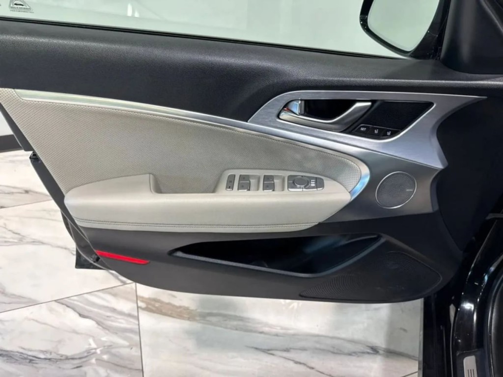 2019 Genesis G70 Image 12