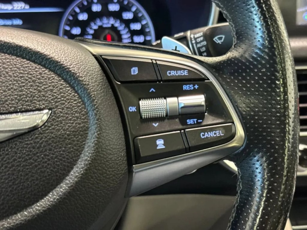 2019 Genesis G70 Image 17