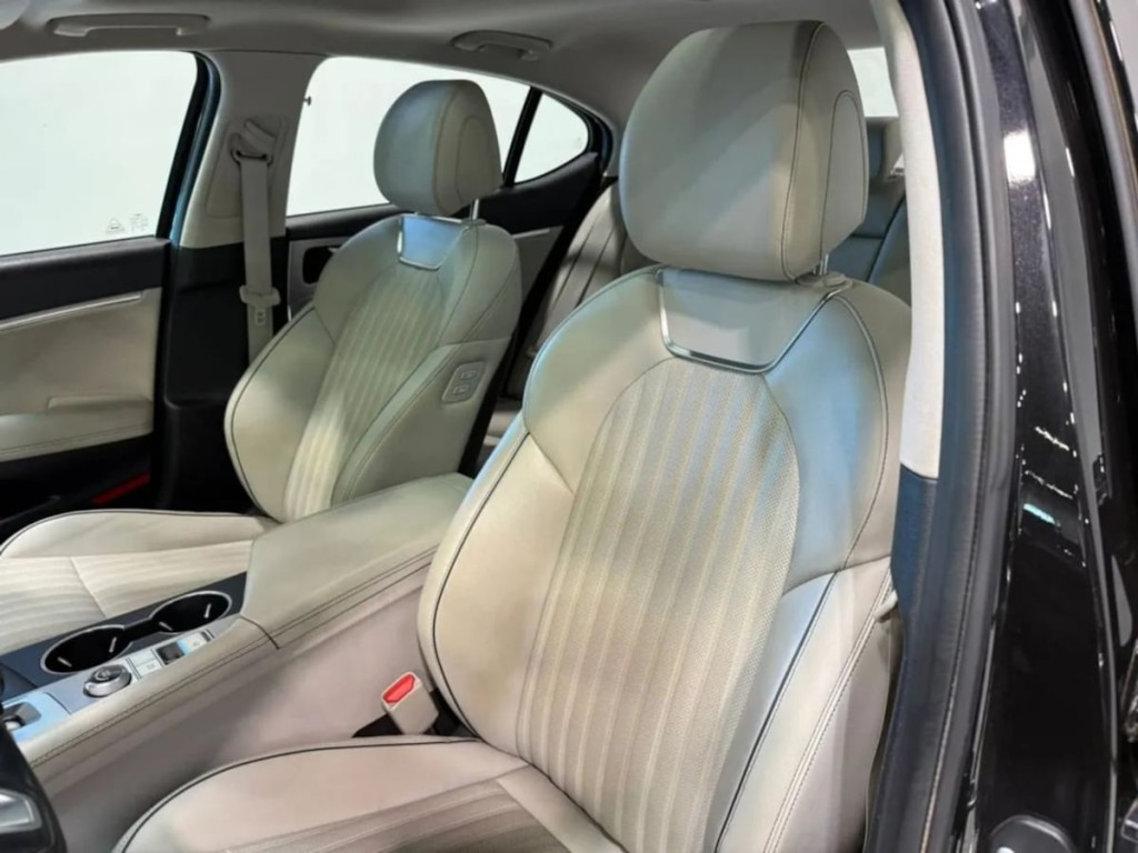 2019 Genesis G70 Image 22