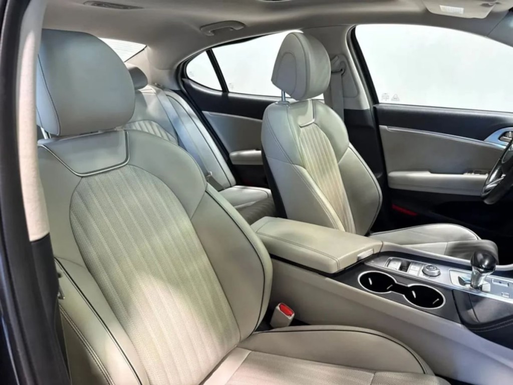 2019 Genesis G70 Image 26