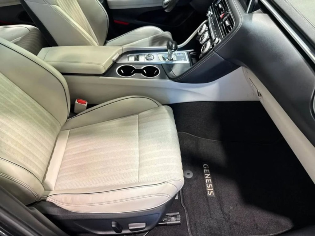 2019 Genesis G70 Image 27