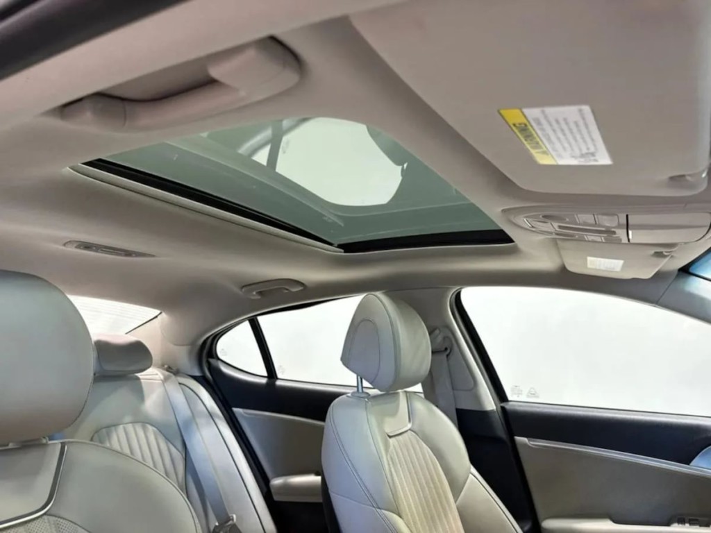 2019 Genesis G70 Image 28