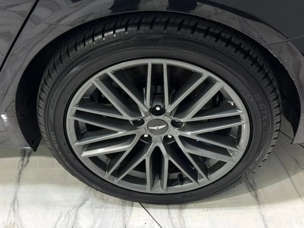 2019 Genesis G70 Image 31