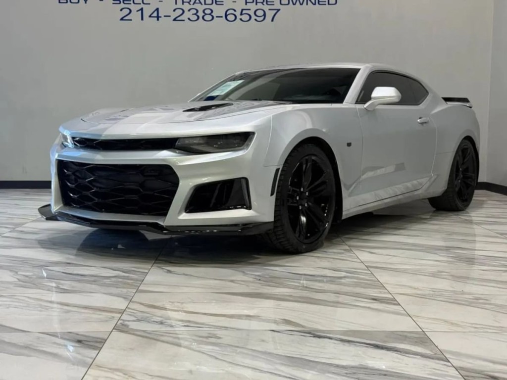 2016 Chevrolet Camaro Image 2