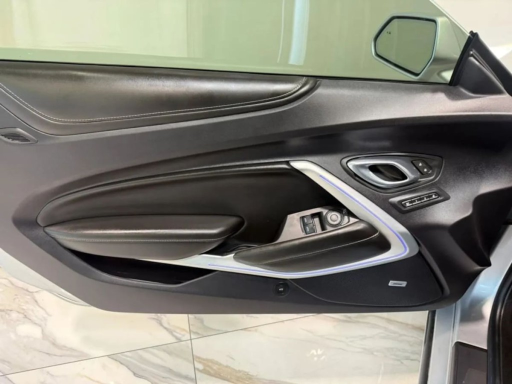 2016 Chevrolet Camaro Image 11