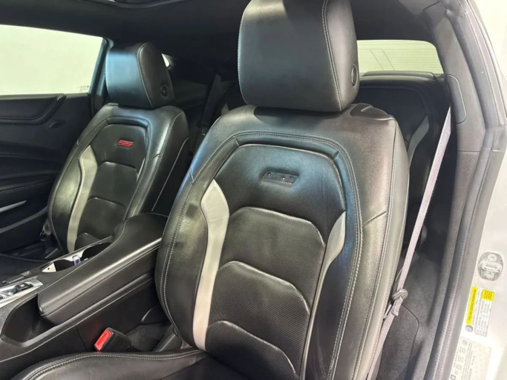 2016 Chevrolet Camaro Image 21