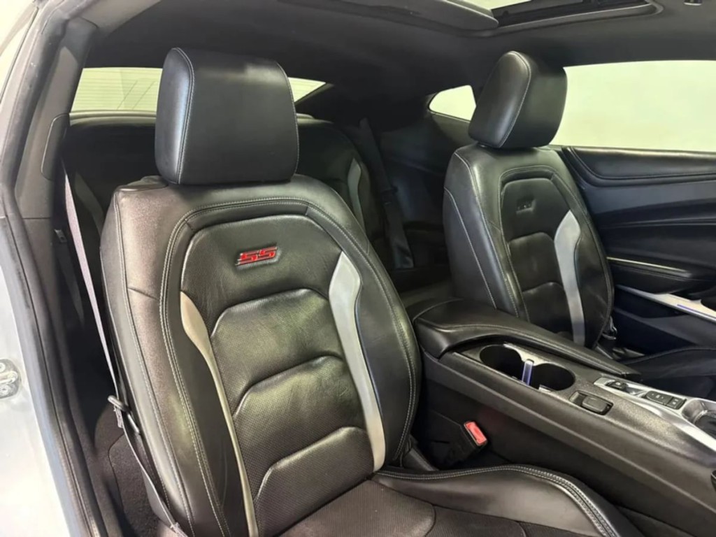 2016 Chevrolet Camaro Image 25