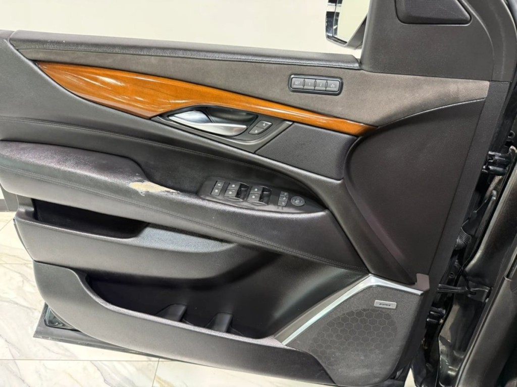 2018 Cadillac Escalade Image 11