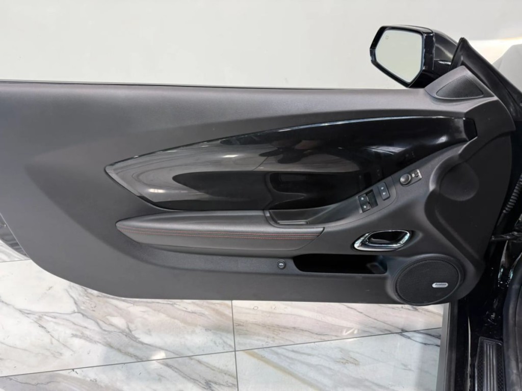 2015 Chevrolet Camaro Image 12