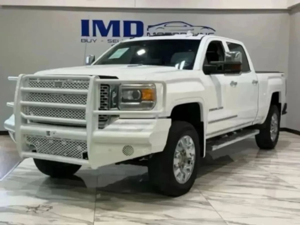 2015 GMC Sierra 2500 Image 2