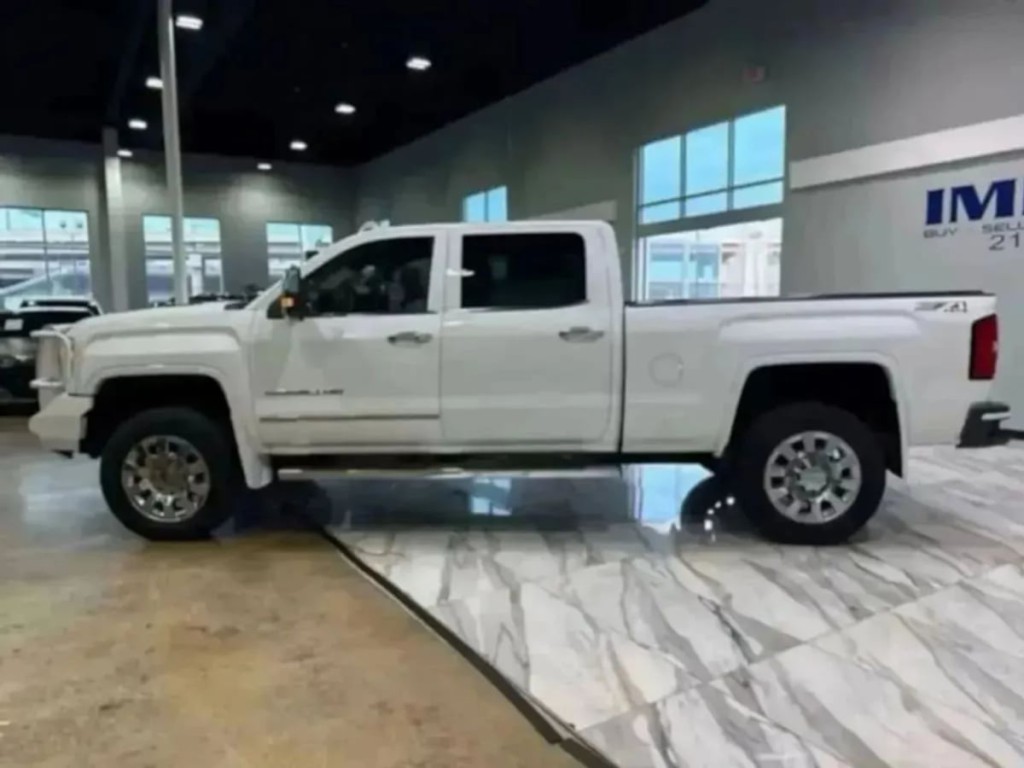 2015 GMC Sierra 2500 Image 9