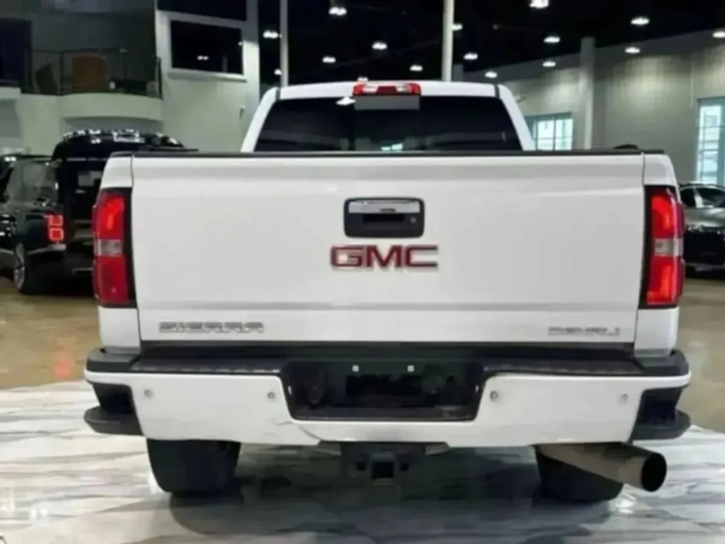 2015 GMC Sierra 2500 Image 32
