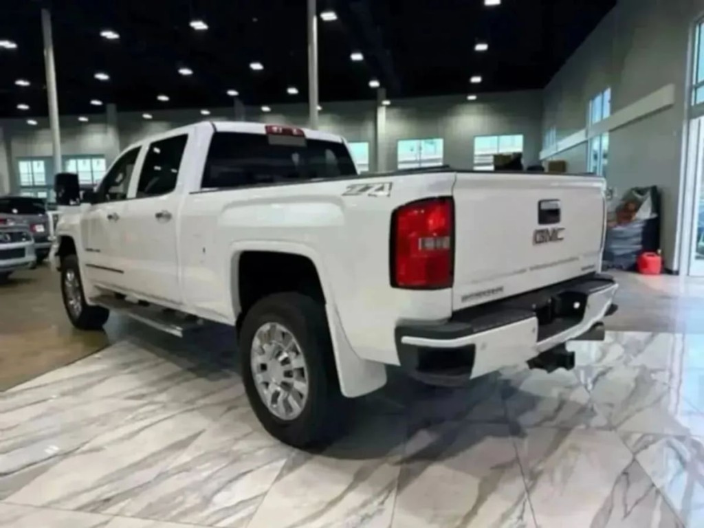 2015 GMC Sierra 2500 Image 33